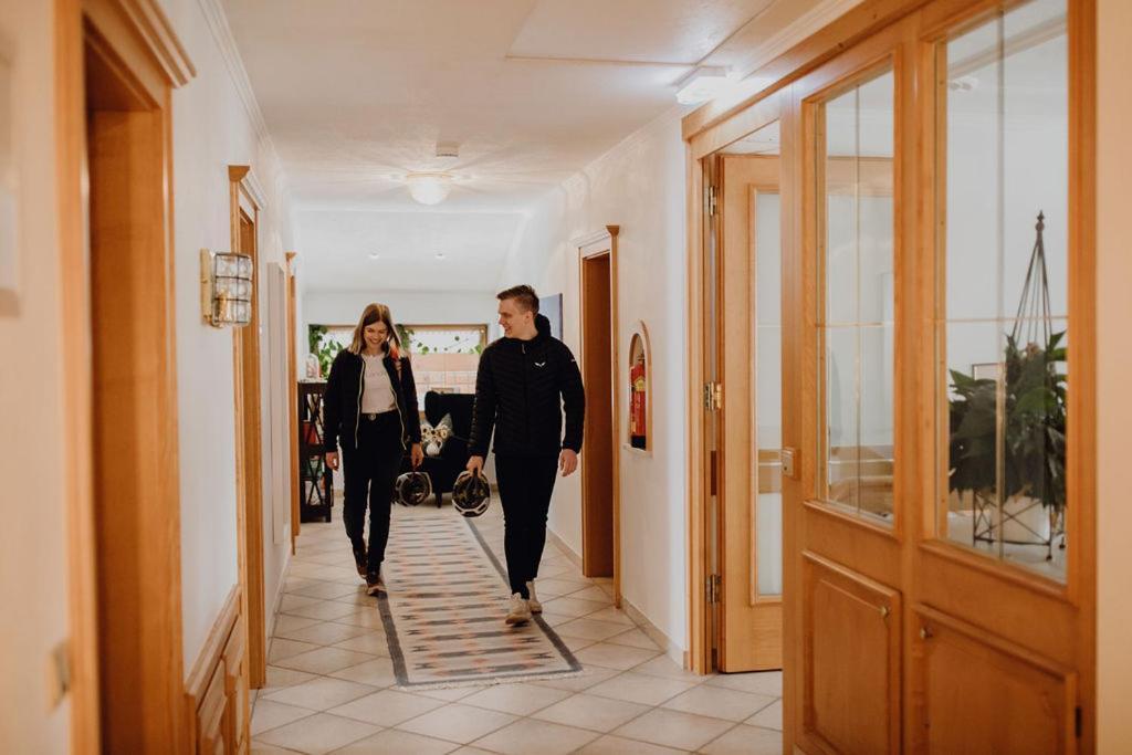 Dorfcafe Unken Hotelpension Swirtshaus Im Dorf Extérieur photo