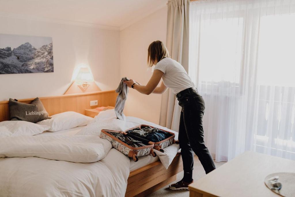 Dorfcafe Unken Hotelpension Swirtshaus Im Dorf Extérieur photo