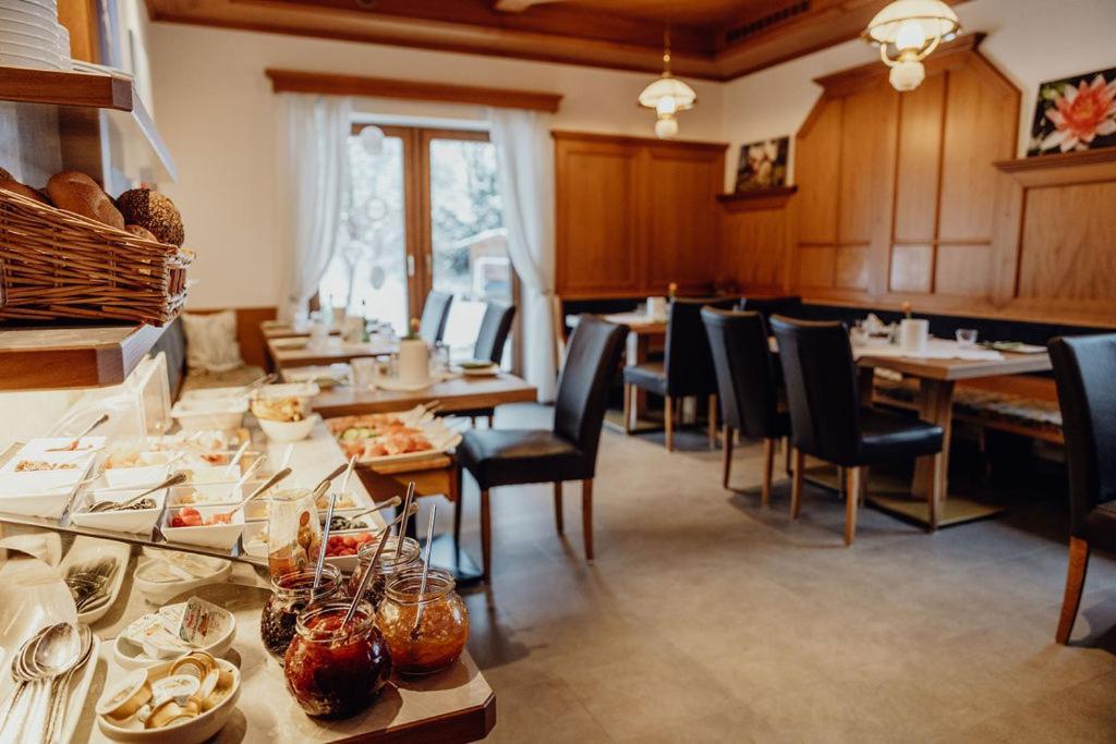 Dorfcafe Unken Hotelpension Swirtshaus Im Dorf Extérieur photo