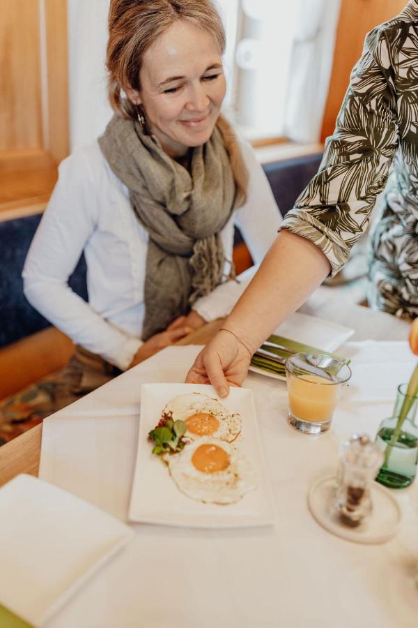Dorfcafe Unken Hotelpension Swirtshaus Im Dorf Extérieur photo