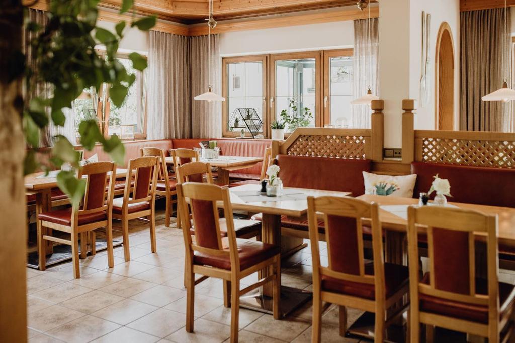 Dorfcafe Unken Hotelpension Swirtshaus Im Dorf Extérieur photo