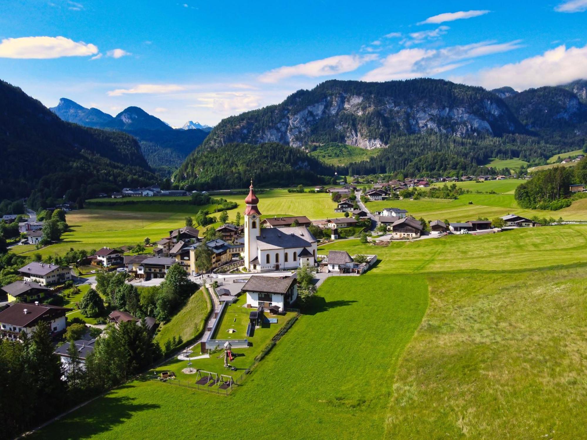 Dorfcafe Unken Hotelpension Swirtshaus Im Dorf Extérieur photo