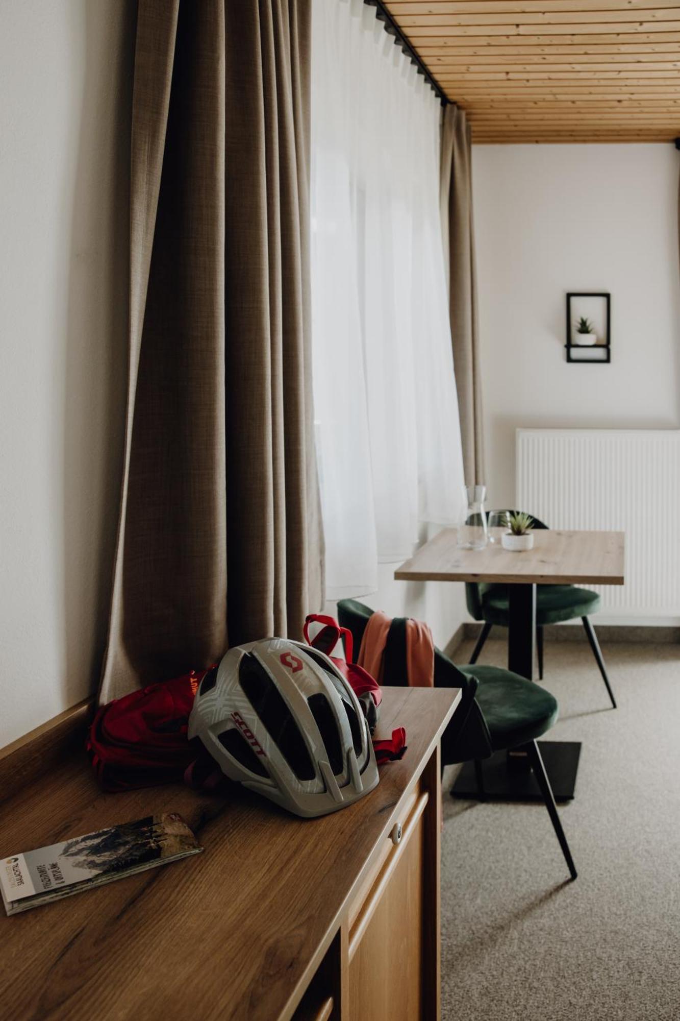 Dorfcafe Unken Hotelpension Swirtshaus Im Dorf Extérieur photo